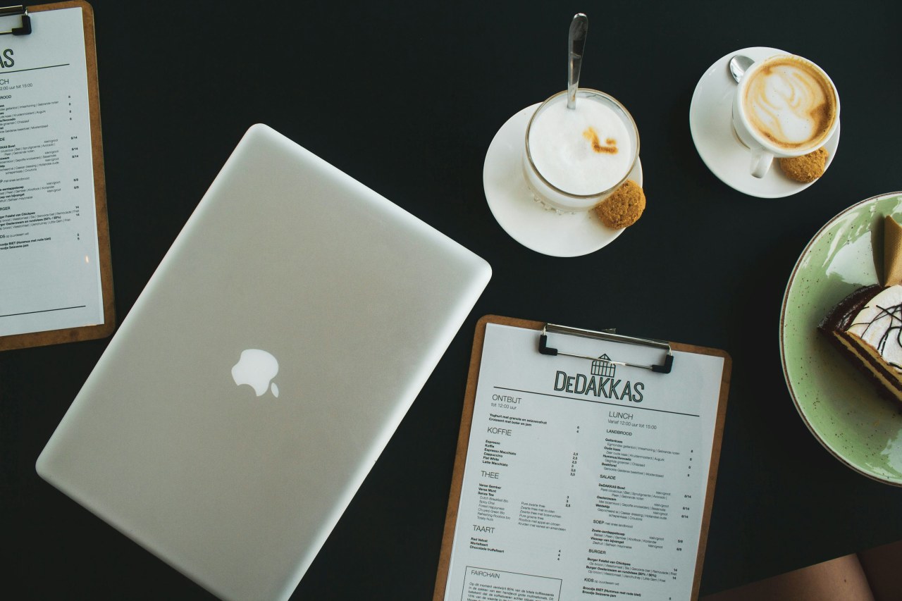 Подборка трендовых цветовых схем для веб-сайтов в 2025 году