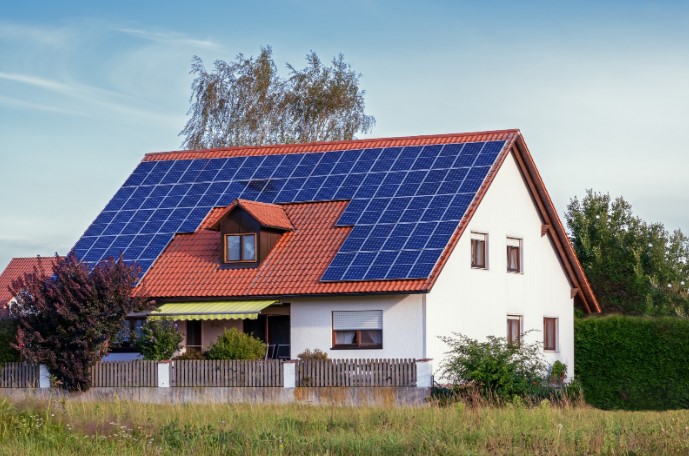 Гібридні сонячні електростанції для бізнесу: як працюють і в чому переваги